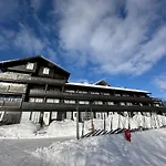 Cozy Two Bedrooms With Sauna And Mountain Views Апартаменты